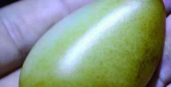 漲知識，玉也能騙人！照玉手電筒照出真相